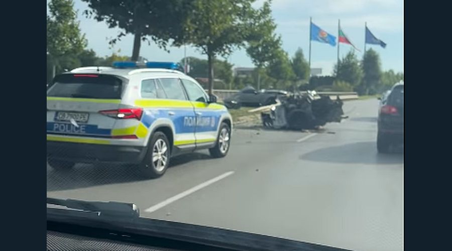 Зверска катастрофа: Кола бе разполовена, има загинал